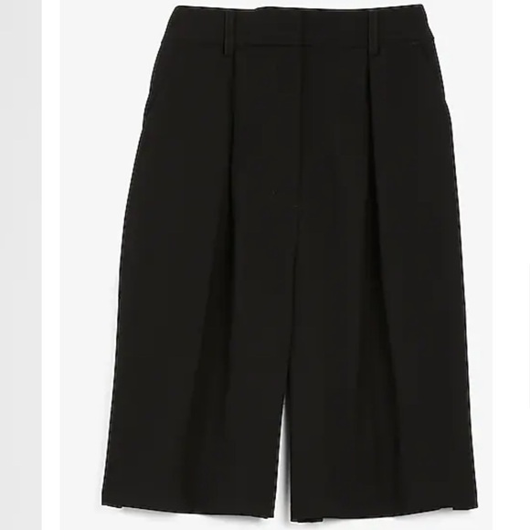 NWT! Express Black High Waisted Bermuda Shorts - Size 4 - Picture 3 of 6